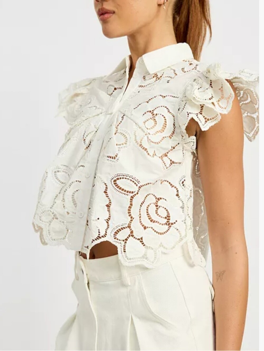 En Saison Chloe Broderie Anglaise Cropped Lace Flutter Sleeve Top L